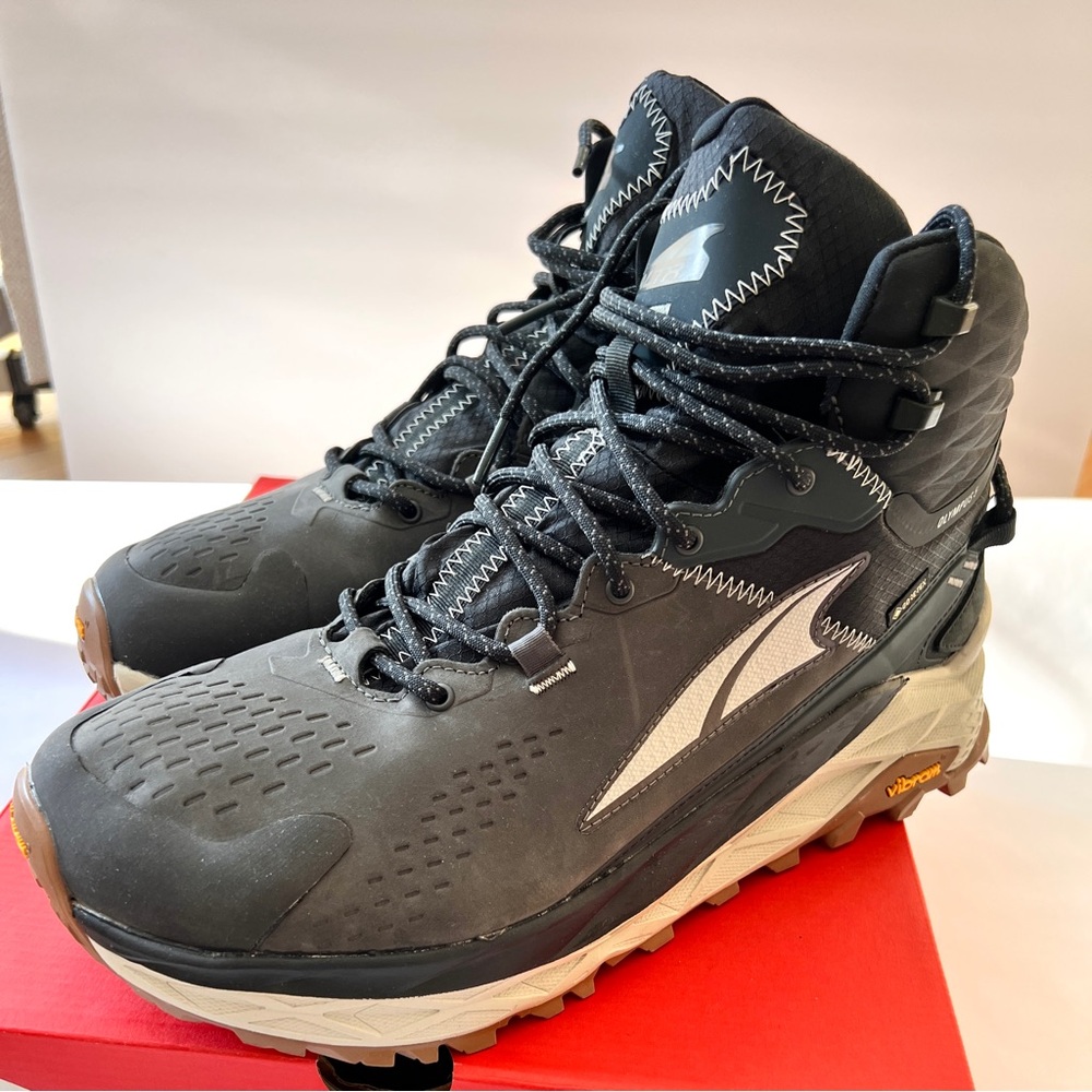 NIB Men's Altra Olympus 5 Hike Mid GTX  Size 12